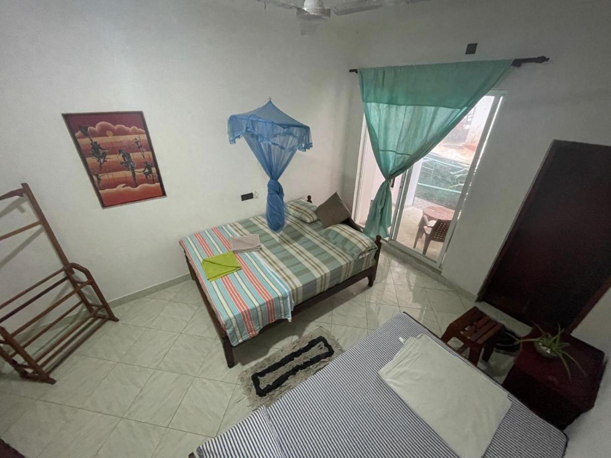 Happy Tuna Guesthouse Hikkaduwa Exterior foto